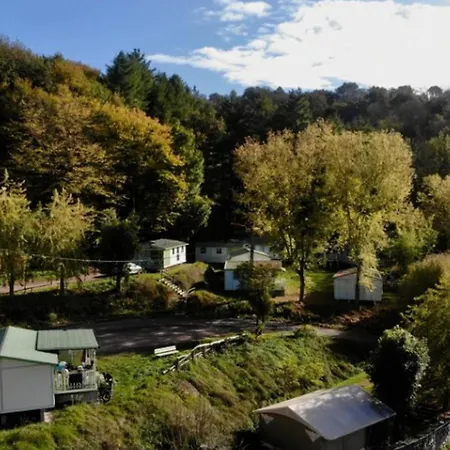 Camping Confortable - 4 Pers. - Api-1-52-2047 Saint-Girons (Ariege)